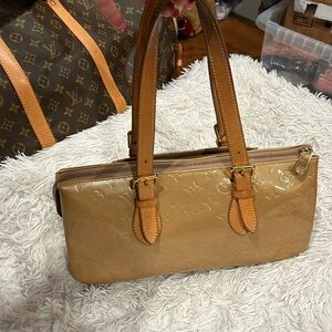 Louis Vuitton Vernis Rosewood Auenue Beige